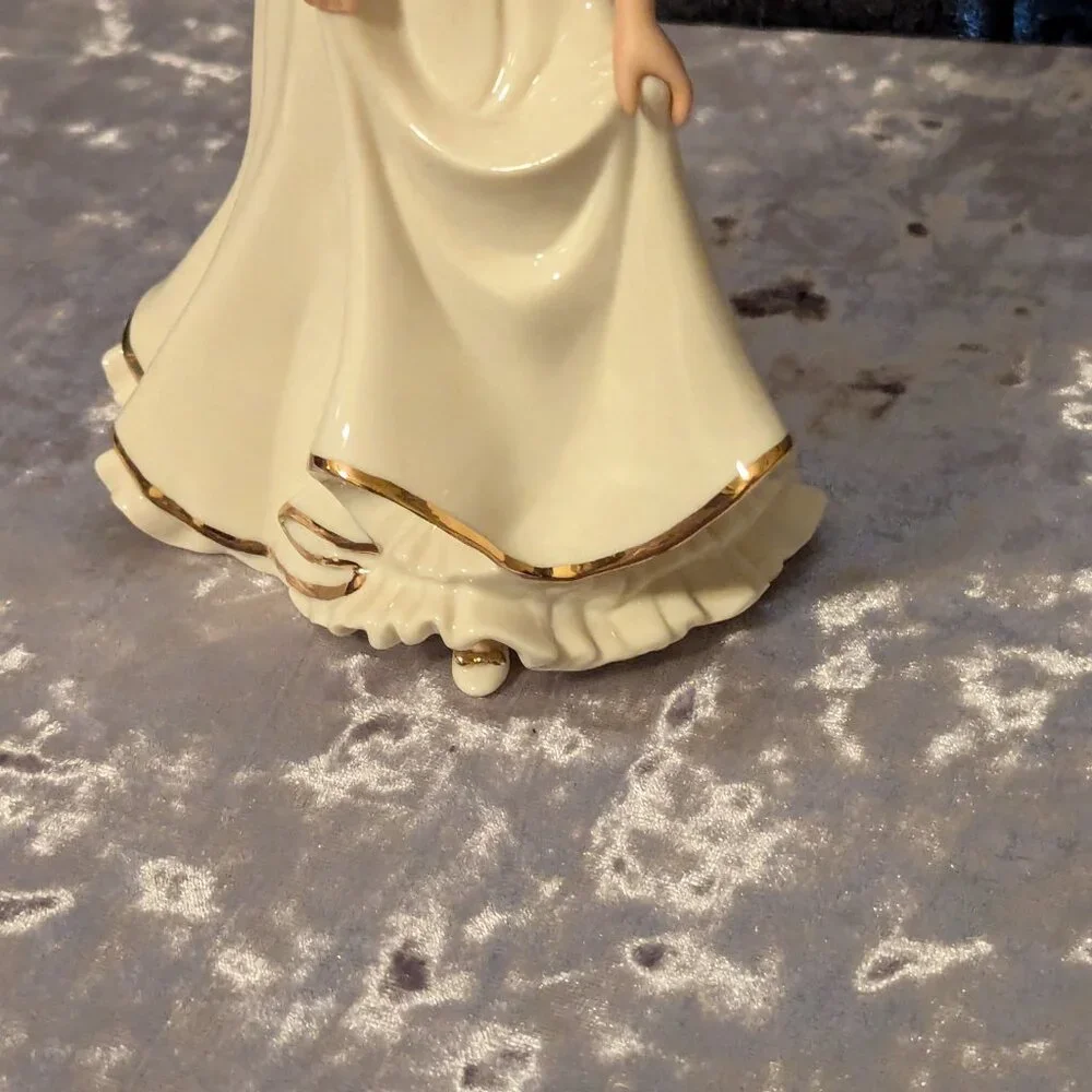 Disney Showcase Collection Snow White Lenox Classics New in Box COA